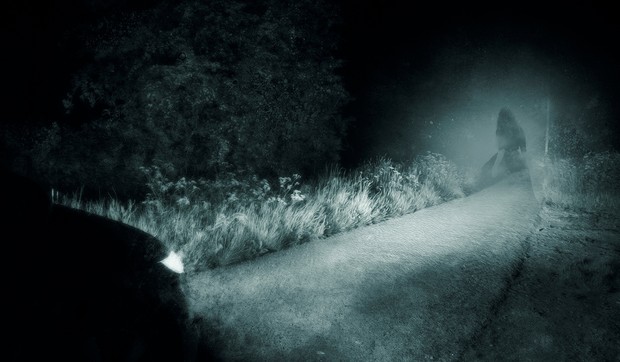 Duh devojke pored puta