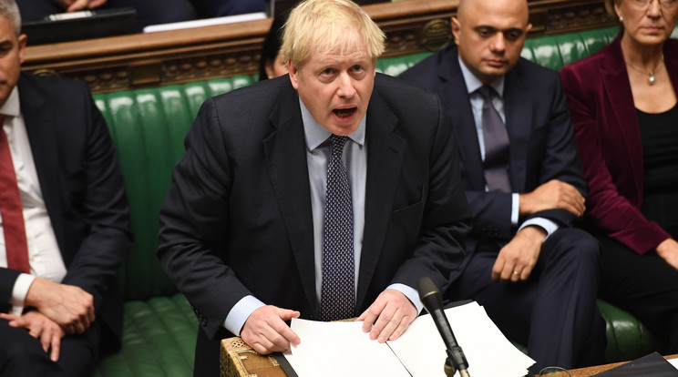 Boris Johnson brit kormányfő az alsóház rendkívüli ülésén: újabb pofon a brexitpártiaknak / Fotó: MTI