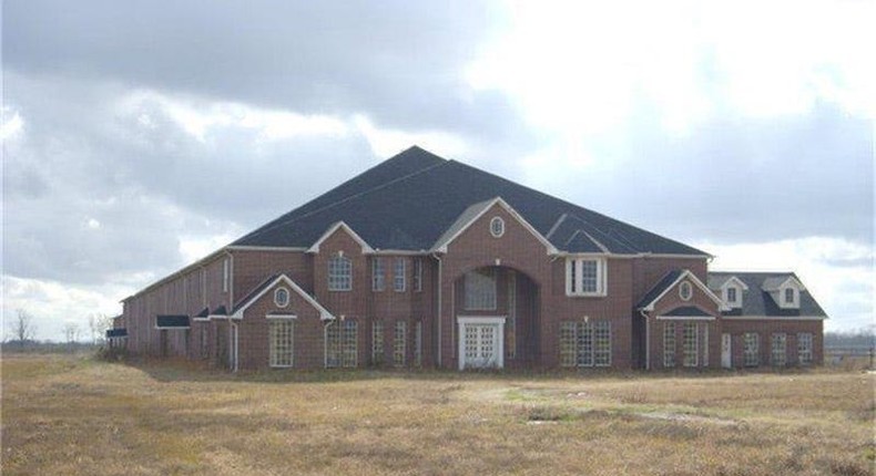 The exterior of the mansion while it was vacant.RE/MAX Top Realty