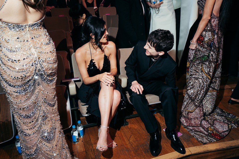 Kylie Jenner és Timothée Chalamet ugyanolyan gyűrűt villantott a BAFTA-gálán