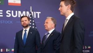 Potpredsednik SAD Džej Di Vens, specijalni Trampovi izaslanici Stiv Vitkof i Džared Kušner u Švajcarskoj