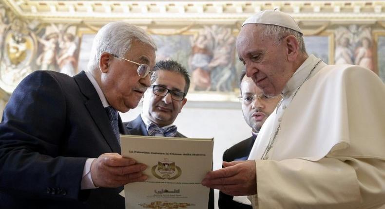 Palestinian president Mahmud Abbas (left) exchanges gifts with Pope Francis, during a private audience at the Vatican, on January 14, 2017