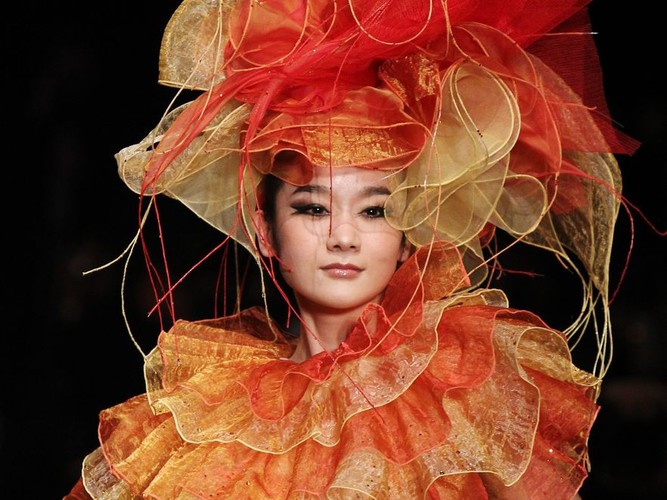 Propozycje projektantów z Chin na Chińskim Tygodniu Mody