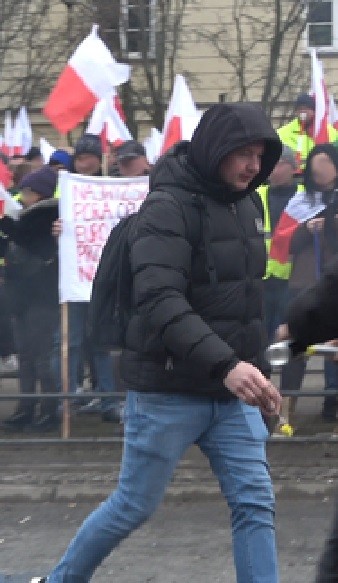 Poszukiwani przez policję uczestnicy zamieszek przed Sejmem