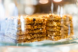 Ciasto na Wszystkich Świętych. Miodownik z budyniem od Ewy Wachowicz