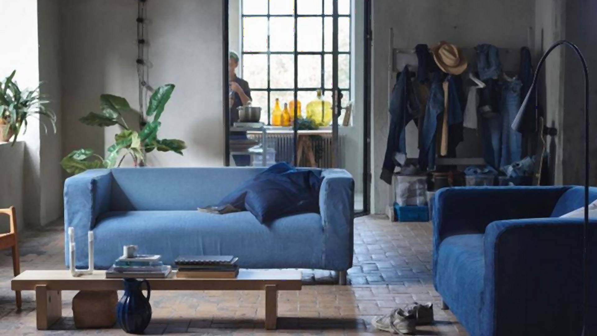 IKEA wprowadza pokrowce na sofy z jeansu z recyklingu