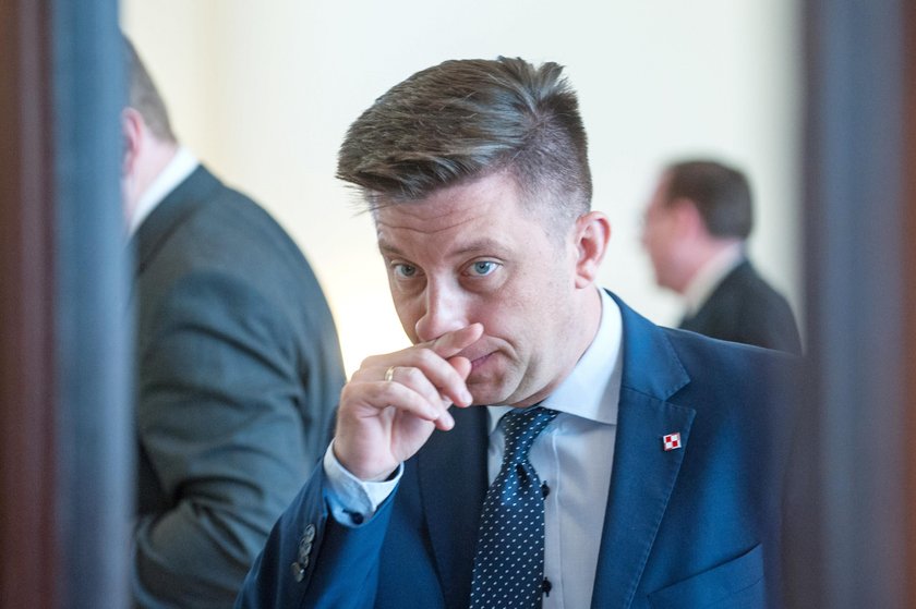 Rządowym samolotem z partyjnym zleceniem