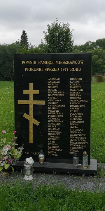 Pomnik pamięci mieszkańców Piorunki sprzed 1947