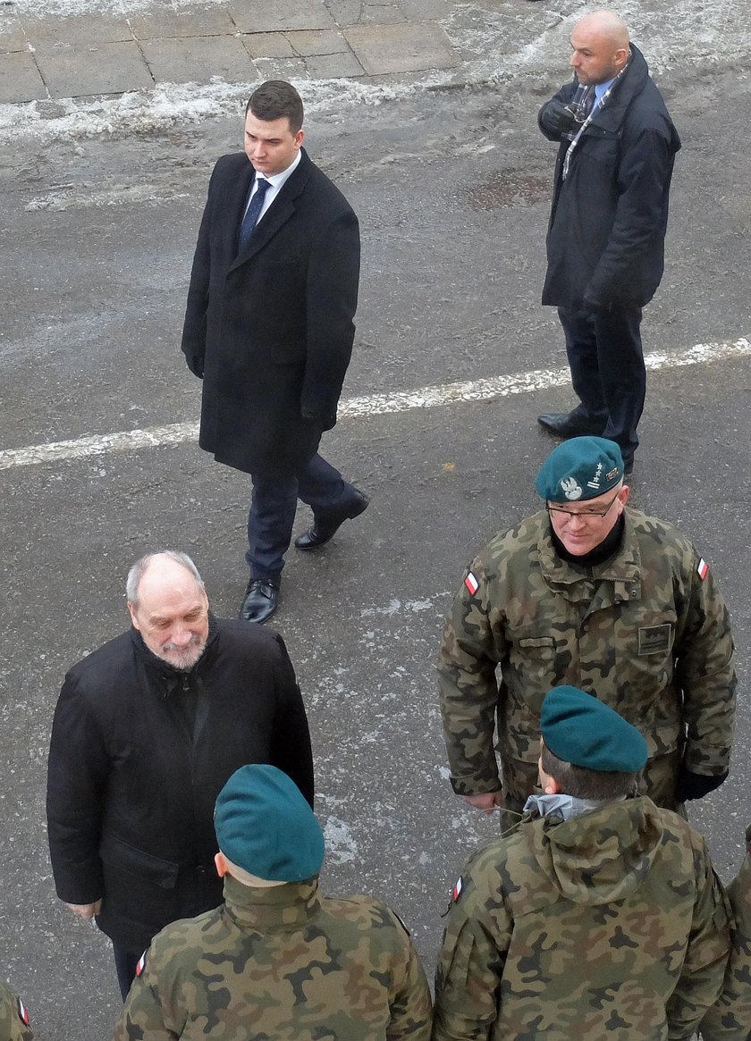 Kompan z baletów pogrąża Misiewicza