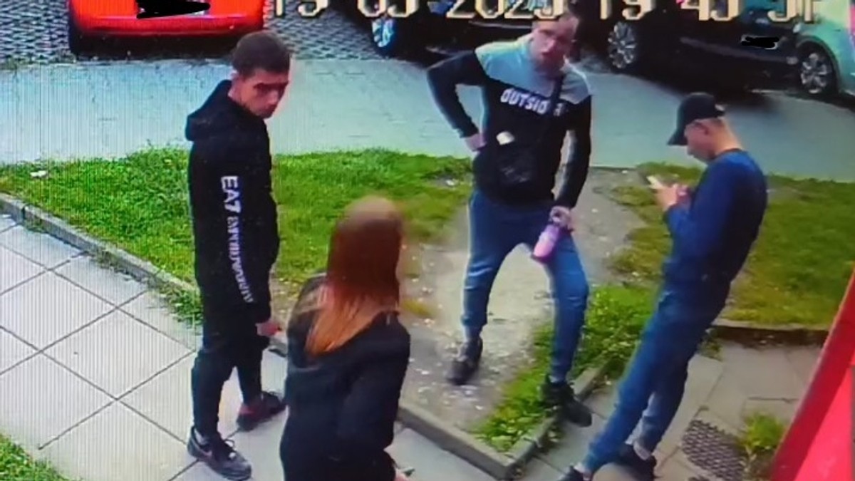 Brutalne pobicie w pasażu w Krakowie. Policja publikuje nagranie