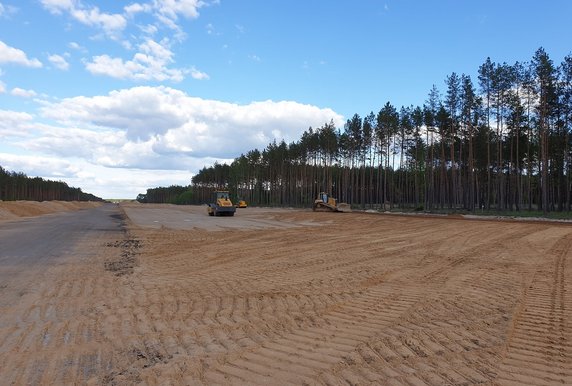 Drogowy odcinek lotniskowy w budowie