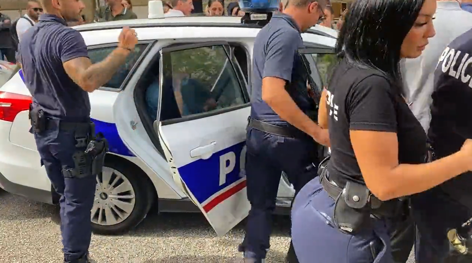 Video sexi policajtky obletelo celý svet.