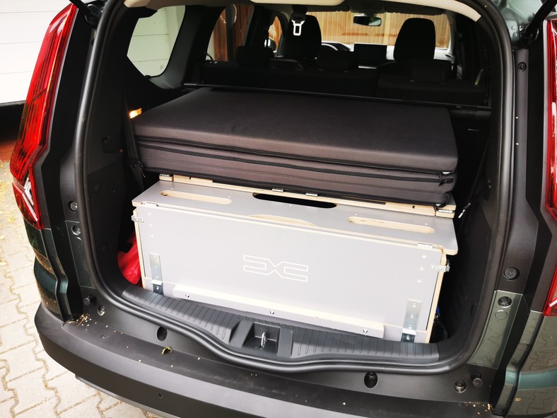 Dacia Jogger z wkładem kempingowym. Czy taki tani kamper ma sens?