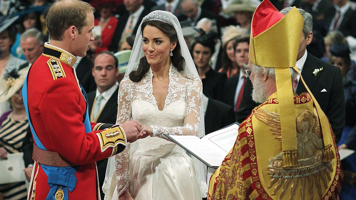 Książę William z małżonką rozpoczęli miesiąc miodowy - poinformowali dzisiaj przedstawiciele Pałacu Buckingham, zastrzegając, że miejsce pobytu nowożeńców nie zostanie ujawnione. Brytyjskie media spekulują, że są to najprawdopodobniej Seszele.