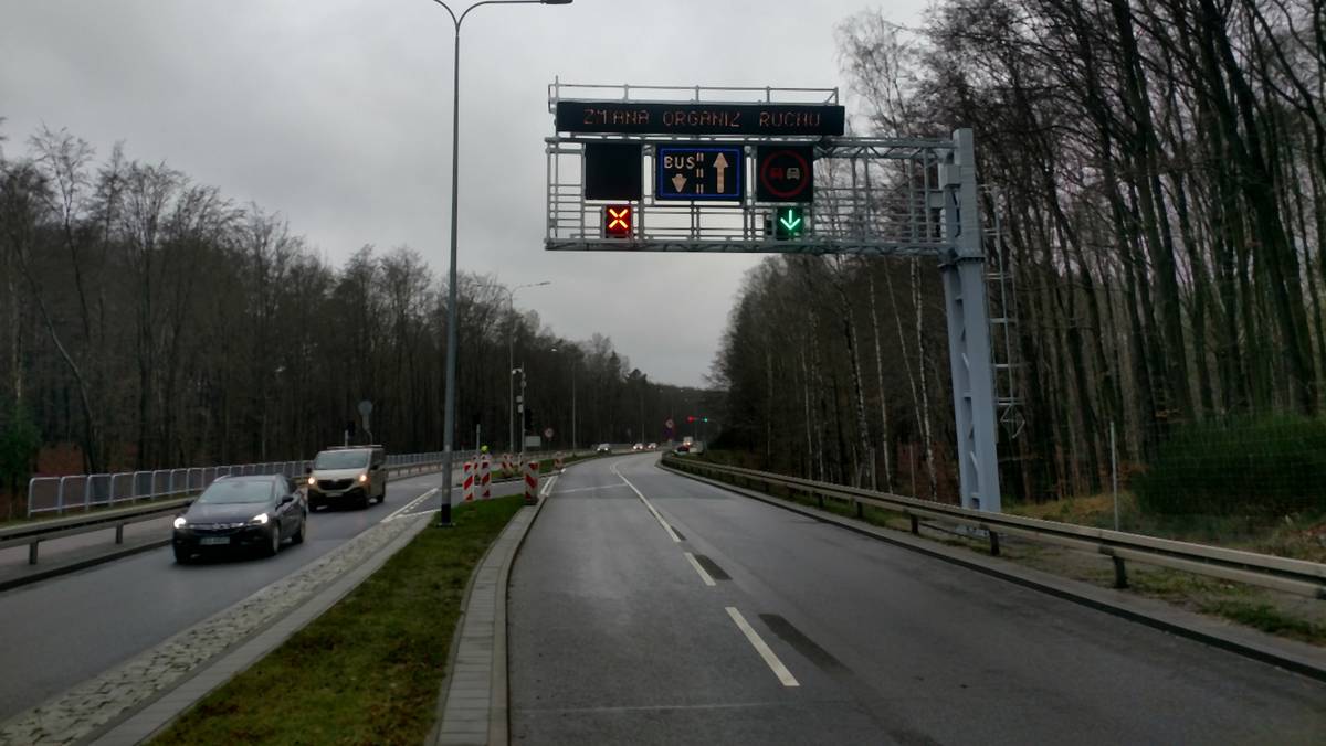 W Gdyni autobusy pojada pod prąd – to pierwszy kontrapas w Polsce