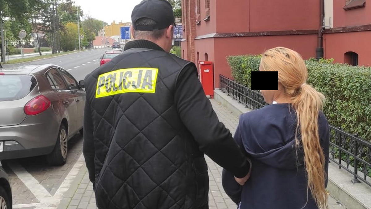 Bydgoszcz. Mieli okradać metodą "na policjanta". Zatrzymali oszustów