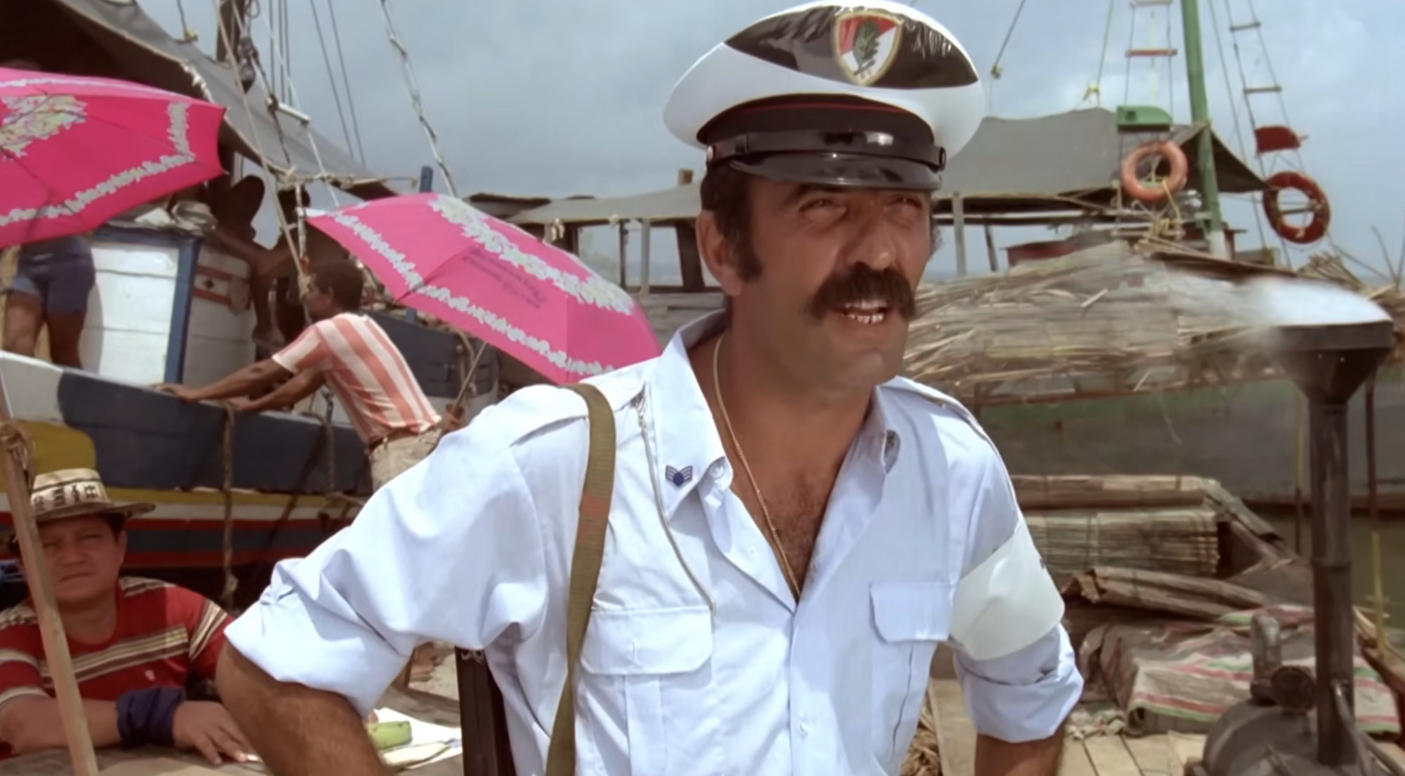 Salvatore Basile ako policajt vo filme Banánový Joe. 