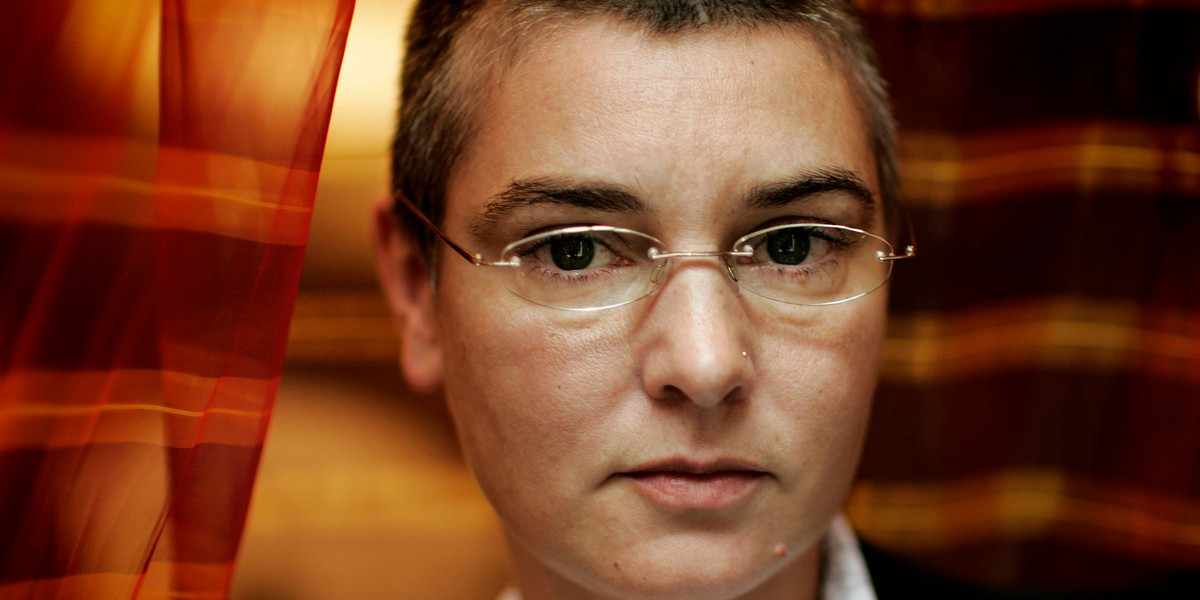 Sinead O'Connor była w konflikcie z kościołem. Nie chodziło tylko o zdjęcie.