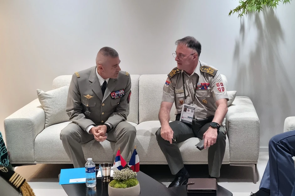 Delegacija Vojske Srbije na vazduhoplovnom sajmu u Parizu