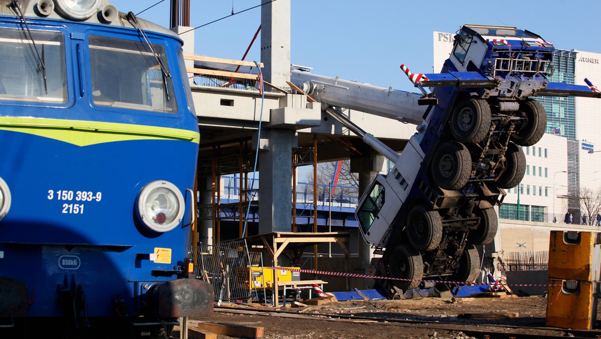 Dzisiaj tematem numer jeden była tragedia do jakiej doszło na budowie nowego dworca PKP w Poznaniu. W wyniku przewrócenia się ogromnego dźwigu, jeden z rannych pracowników zmarł. Zobacz, co jeszcze się wydarzyło.