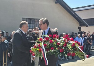 Vučić  na sahrani Dodikove majke