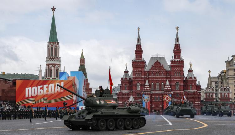 Putin grzmiał i groził, chwalił się arsenałem jądrowym. Ale na paradzie był tylko jeden czołg