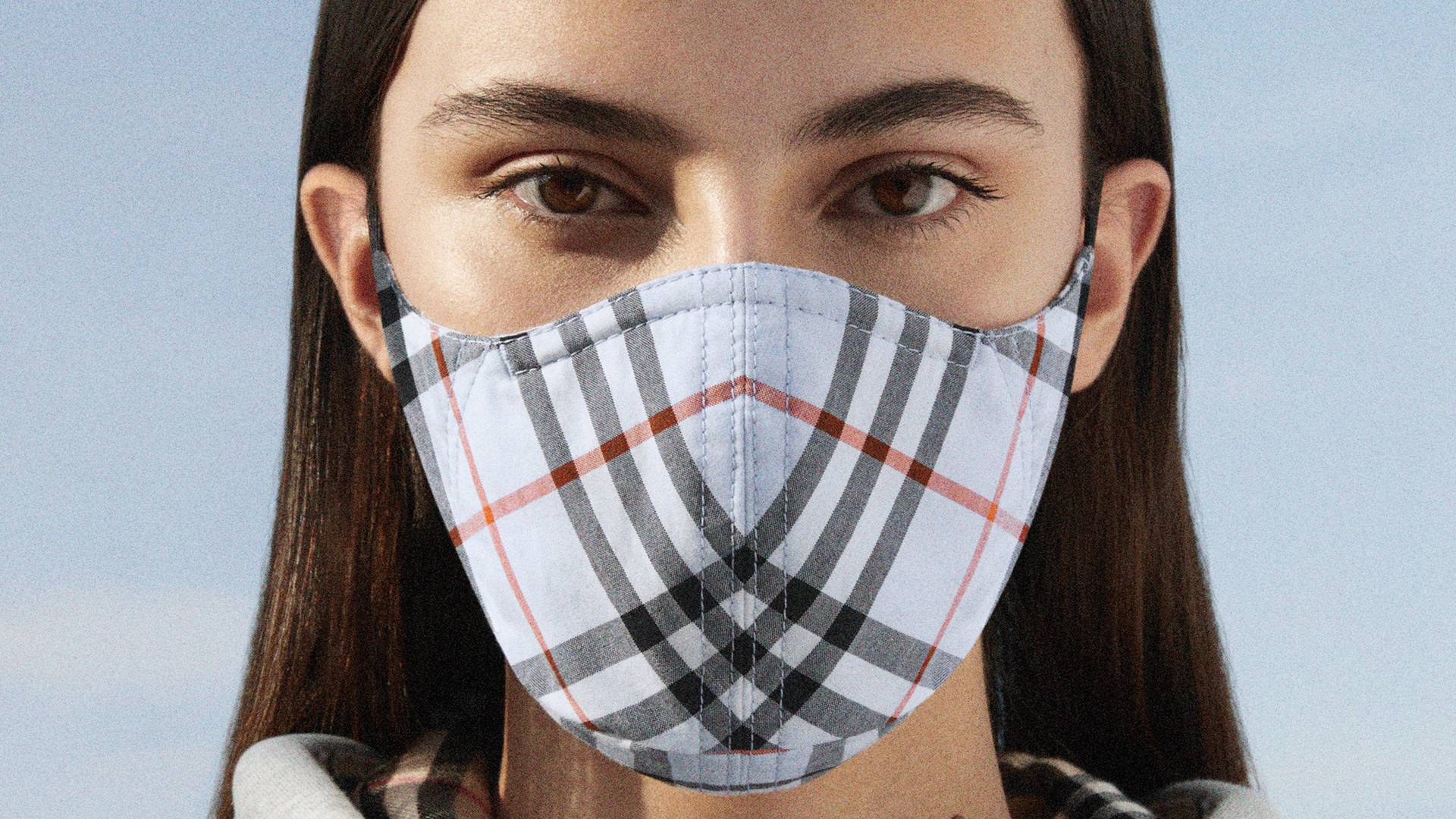 Ne možemo da se odlučimo da li su ove Burberry maske novo dno konzumentarizma - ili ih ipak želimo!