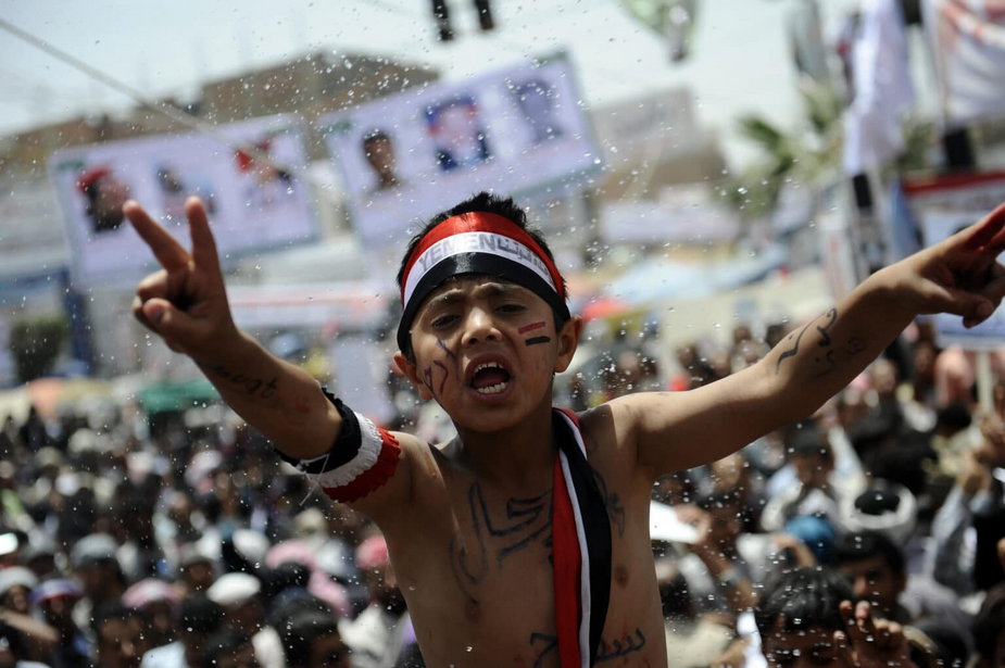 Wielu liczyło, że Arabska Wiosna zapewni im lepsze życie. 11 lat później świat arabski – jak pokazują badania – jest zniechęcony do demokracji. Zdjęcie zrobiono w 2011 roku w Sanie w Jemenie. Fot. ymphotos