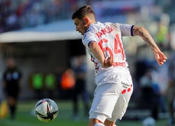 Piłkarz Górnika dostał koszulkę od sędziego, którego nazwał... frajerem [FOTO]