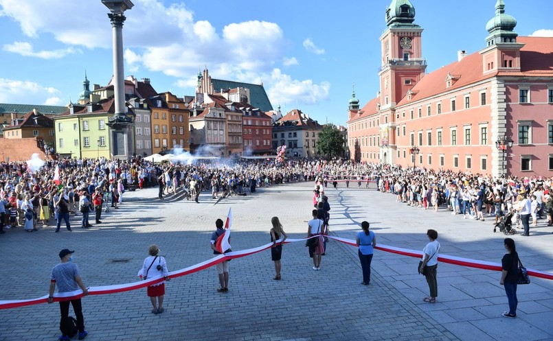 Mieszkańcy stolicy wwspólnie stworzyli znak kotwicy