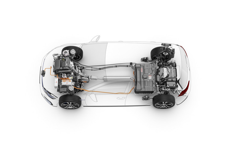 Volkswagen Golf GTE ma akumulatory w tylnej części. Ładowanie przez gniazdo z przodu