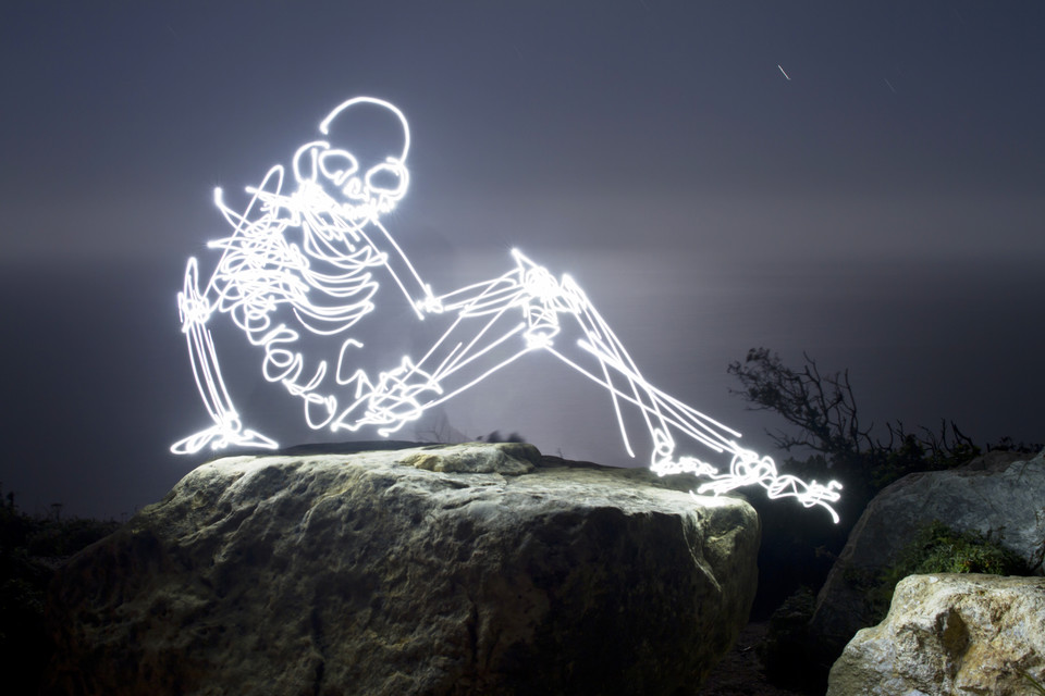 Light painting art. Пикассо фризлайт. Светографика Пикассо. Ман Рэй светографика. Рисование светом искусство.