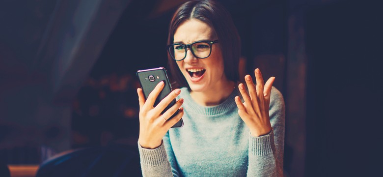 Przebodźcowanie i stres informacyjny trawią Polaków. TE liczby dają do myślenia...