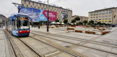 Motornicza wyszła z tramwaju na zakupy