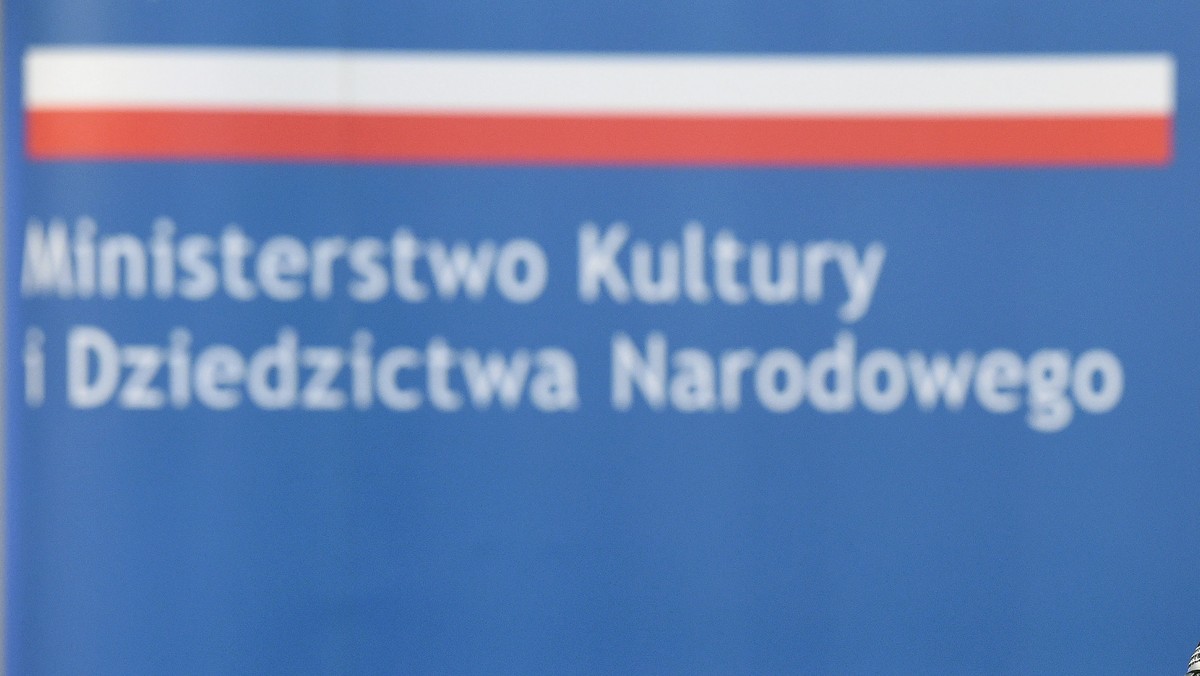 Władze wielkopolskiej Trzcianki miały prawo do demontażu mauzoleum żołnierzy Armii Czerwonej - oświadczyło Ministerstwo Kultury i Dziedzictwa Narodowego. Mauzoleum zostało zburzone w piątek; było to związane z planowaną rewitalizacją Placu Pocztowego.