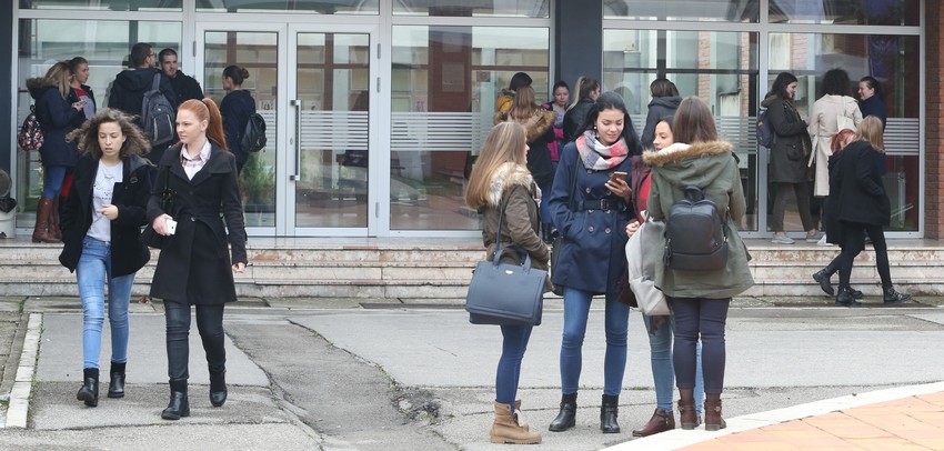 Mlade ljude ne brine samo ekonomska neizvesnost, već i planiranje odlaska u penziju. 