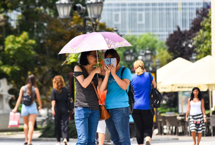 Neki nisu odložili kišobran, ali su mu promenili svrhu