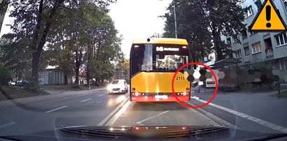 Uciekł jej autobus. Po chwili stało się coś niecodziennego. Nagranie z Łodzi hitem sieci