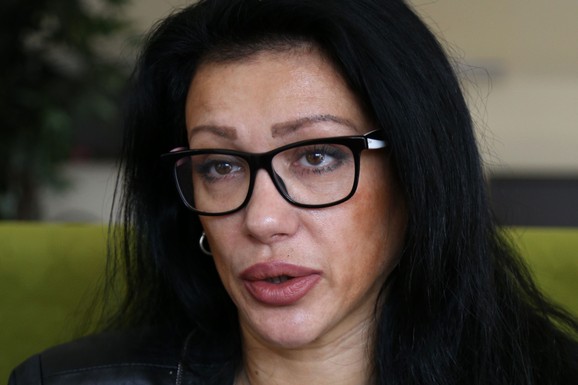 OVAJ BIVŠI FUDBALER JE MUŽ VESNE VUKELIĆ VENDI Imaju ćerku, zajedno žive u stanu u kom su došli izvršitelji