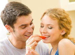 Po tym poznasz, że mężczyzna jest w Tobie zakochany!