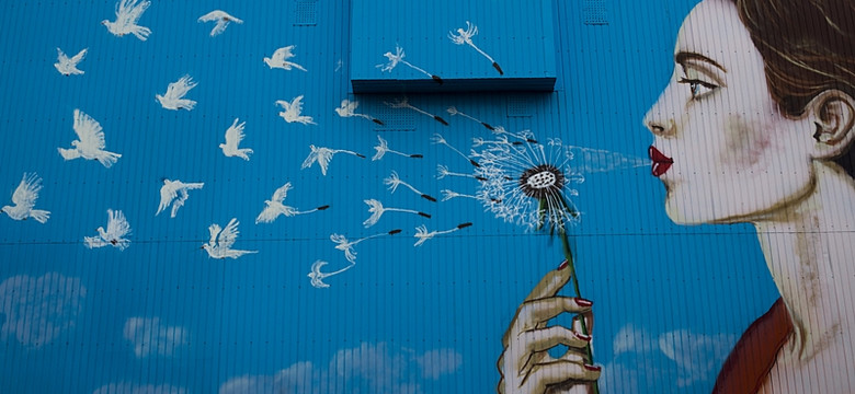 Life Festival Oświęcim: Rafał Olbiński zaprojektuje nowy mural w Oświęcimiu