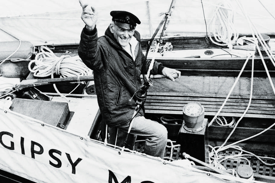 Markę Henri Lloyd rozsławił m.in. brytyjski żeglarz Francis Chichester. W jej sztormiaku w 1967 r. w 226 dni samotnie opłynął świat na jachcie „Gipsy Moth IV”. Był to wtedy najszybszy rejs w historii 