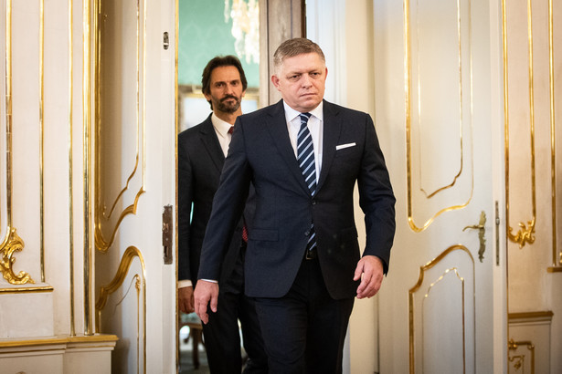 Robert Fico i nowy minister obrony Robert Kalinak