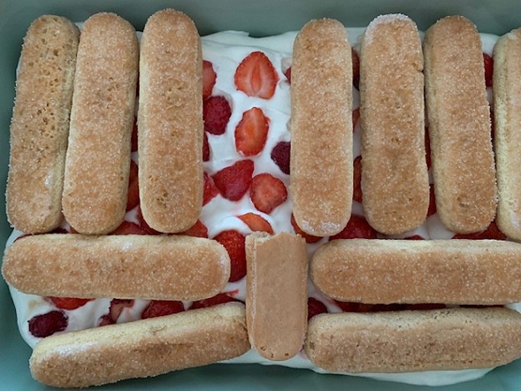 Sladká kombinácia mascarpone, jahôd a piškót, ktorá nikdy nesklame.