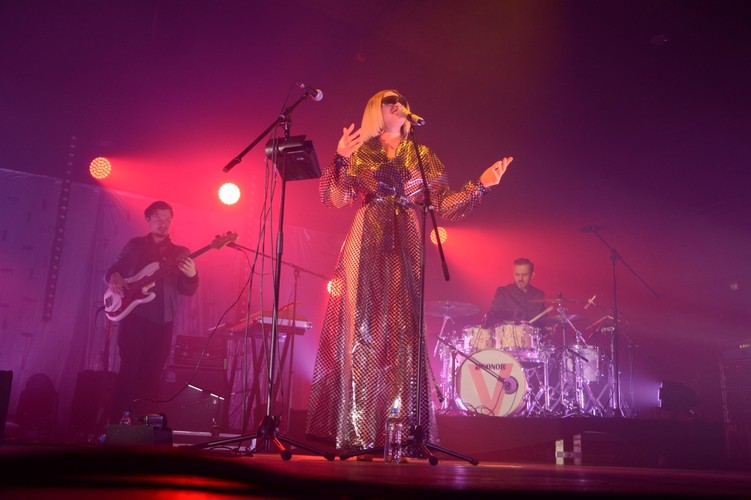 Natalia Nykiel podczas koncertu w klubie Stodoła. Warszaw, 28 listopada 2019