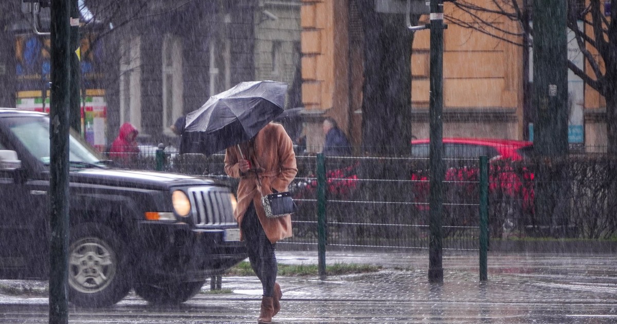  Uwaga na wiatr. Pogoda będzie bezlitosna. Może nawet zdmuchnąć auto z drogi