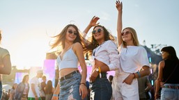 czy działalność rapera to usługa kulturalna zwolniona z vat?