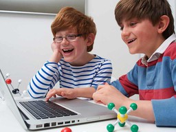 Nauka online to już prawny standard. Dlaczego nauczyciele powinni wybrać webinary?