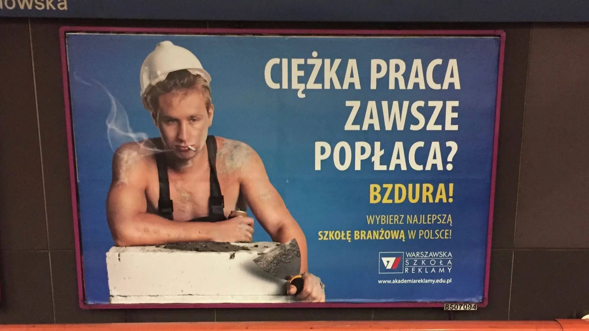 Warszawska Szkoła Reklamy usunie kontrowersyjne reklamy szkoły. Jest oświadczenie