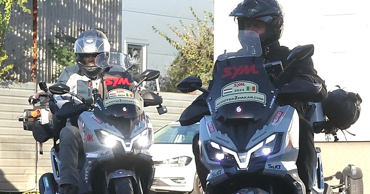 Elrobognak Dakarba - Őrült túra: kismotorral szelik át Afrikát